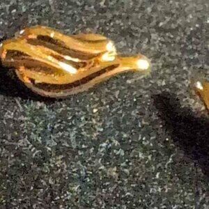 Vintage-1970's MONET Friction Clip Bold Gold Tone Clip Earrings Blue#46